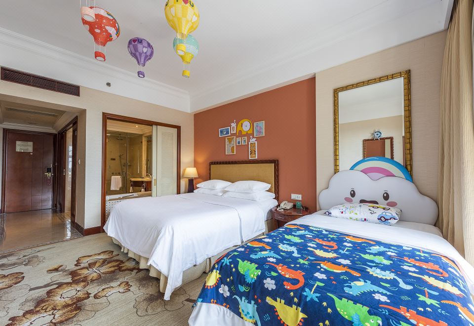 New Century Resort Qiandao LakeFamily Friendly Room - Courtyard-View