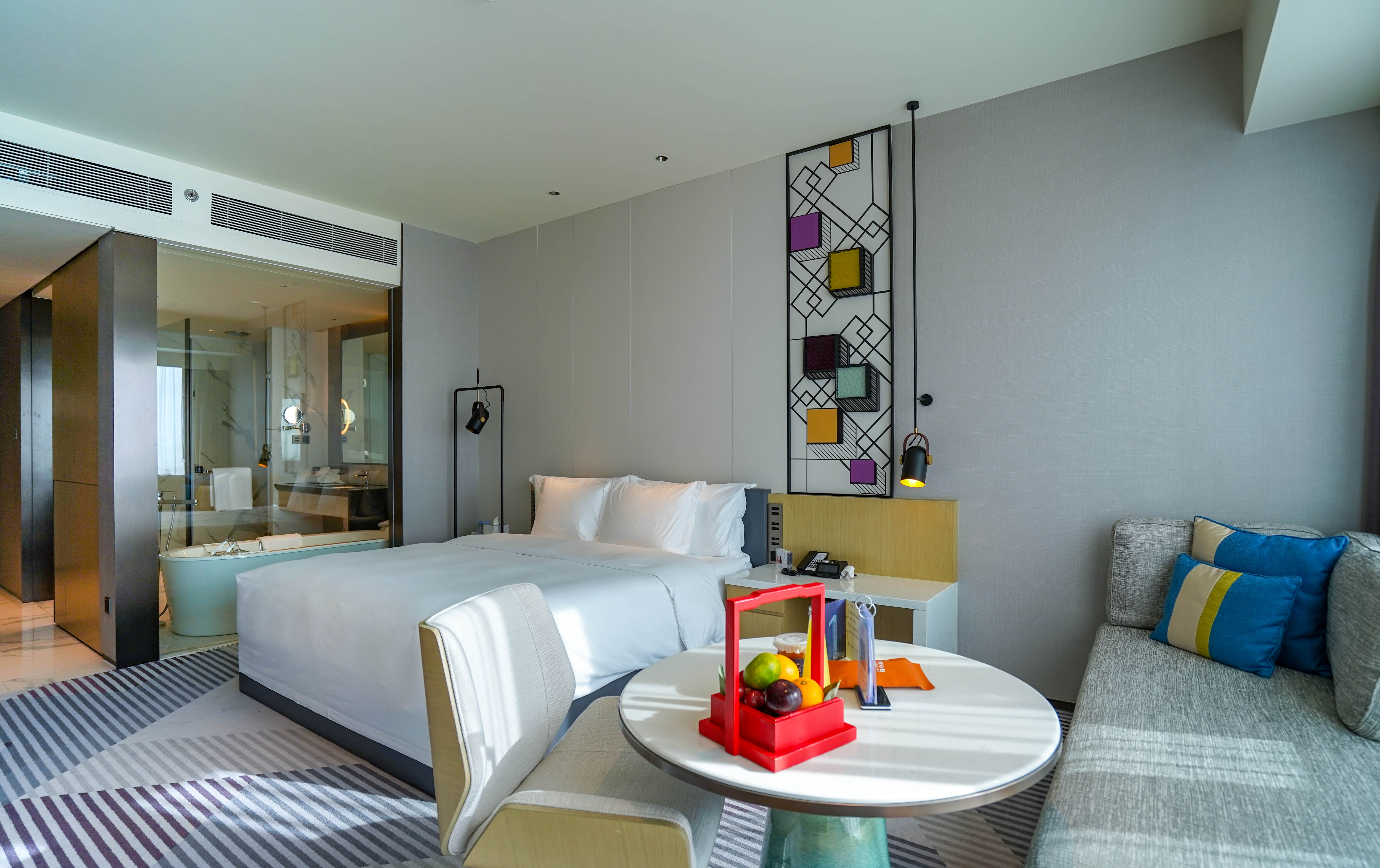 行政湖景大床房