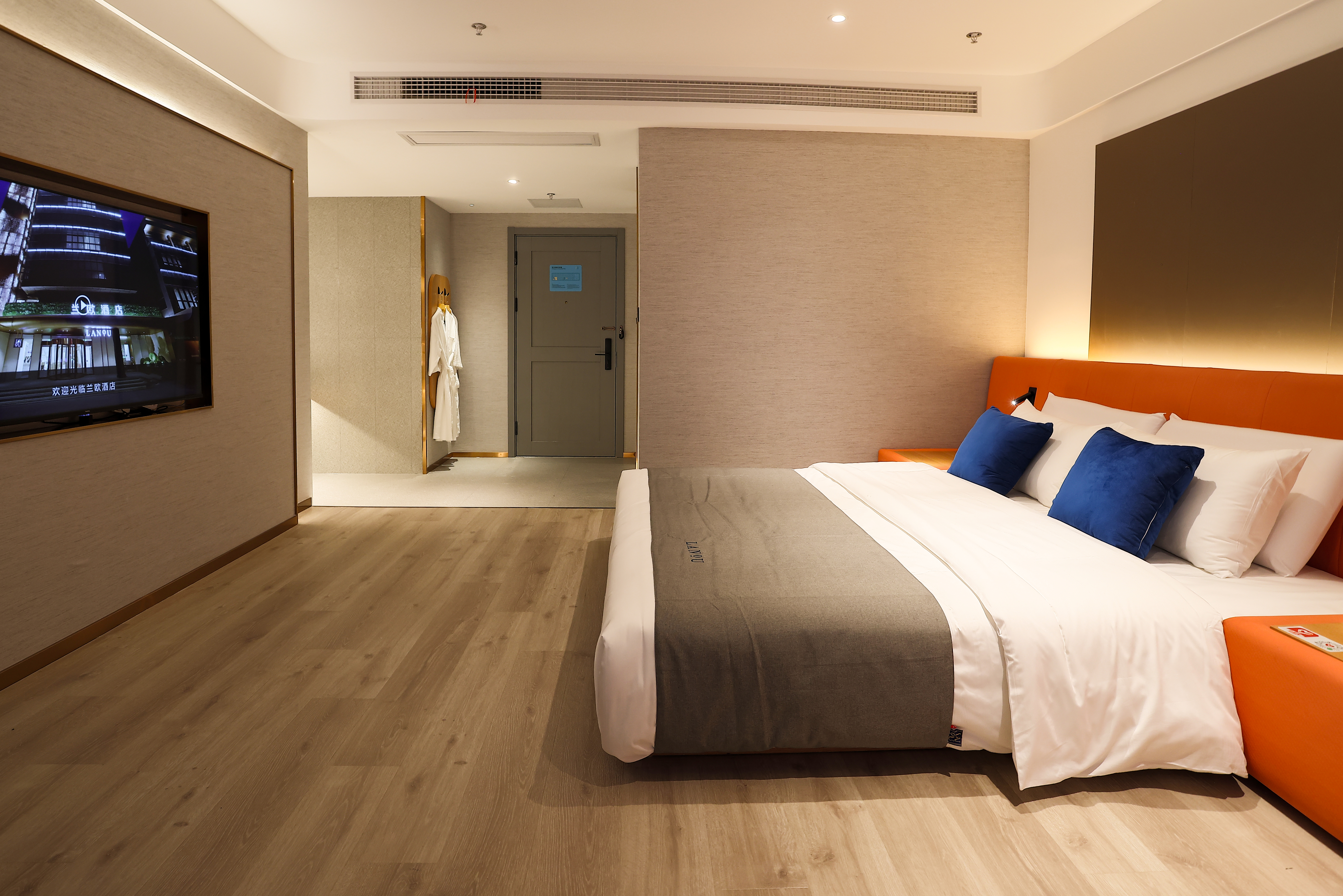 温馨榻榻米房（全屋智能语音控制+小冰箱）