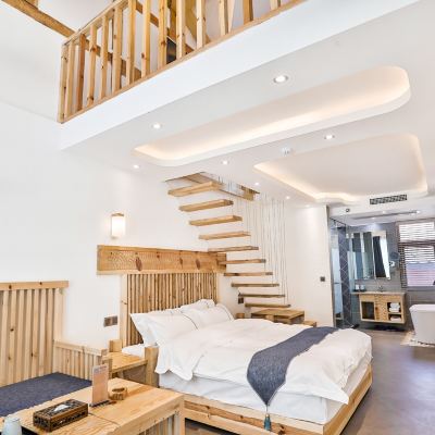 雲覓.loft園景家庭房 撫雲·供氧湖景飯店（瀘沽湖店）優惠