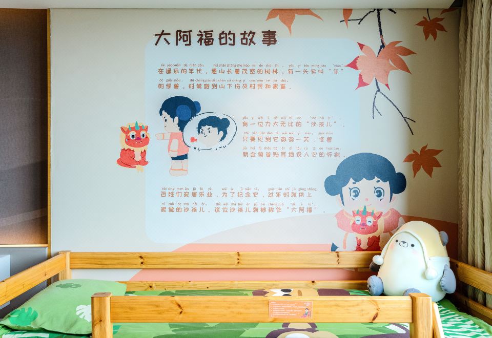 假日高级房亲子家庭房（1张大床和1张小童床）