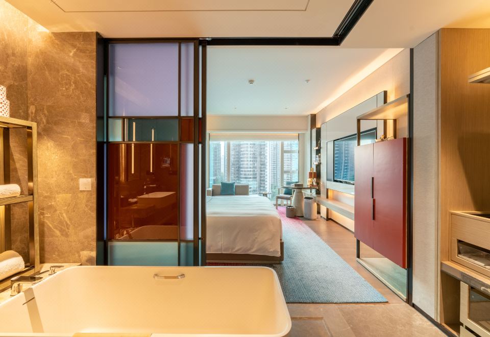 商务城景大床房（观鹭岛城际风光）