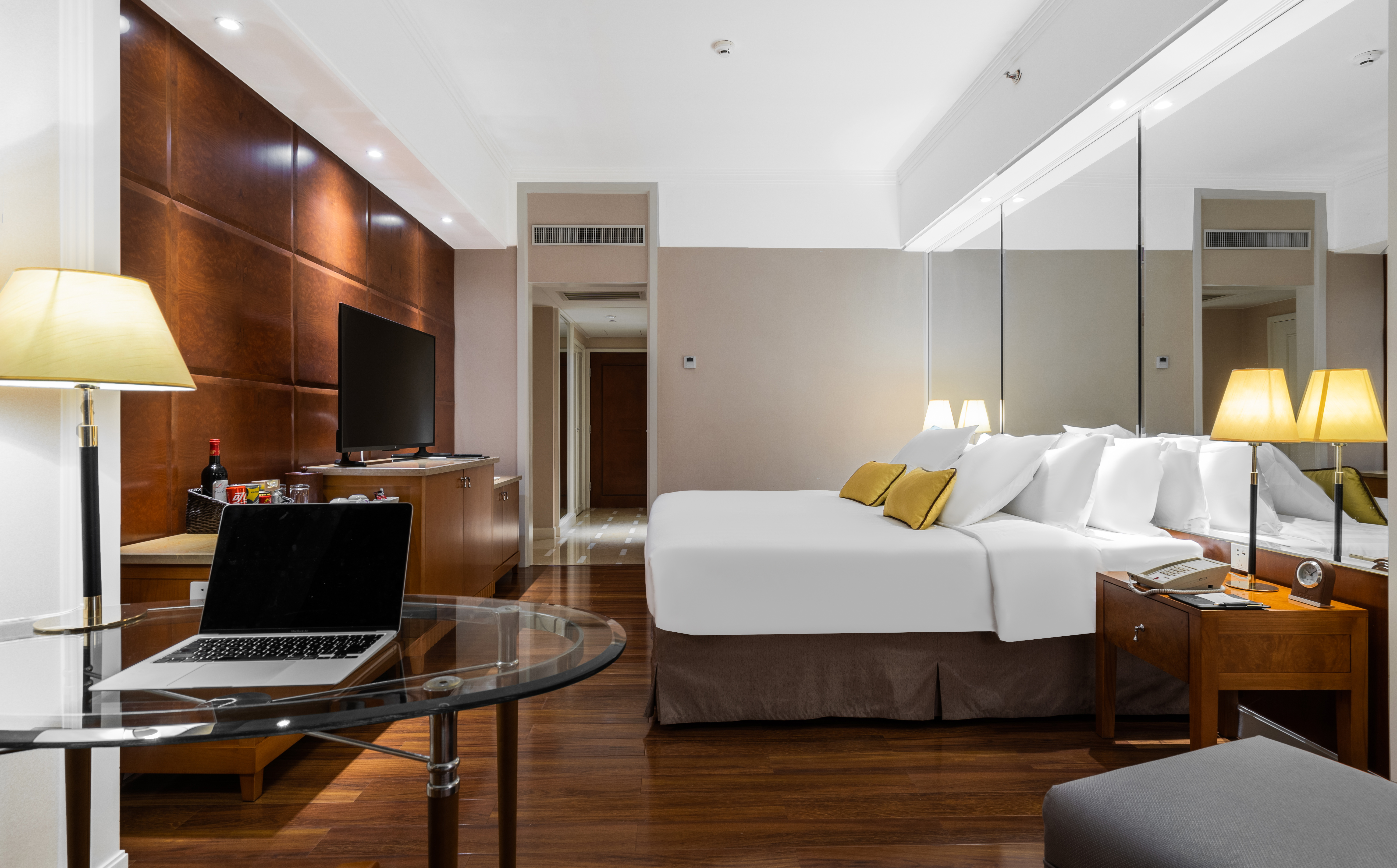 行政城景大床房「小米电视+高空城景+Minibar」