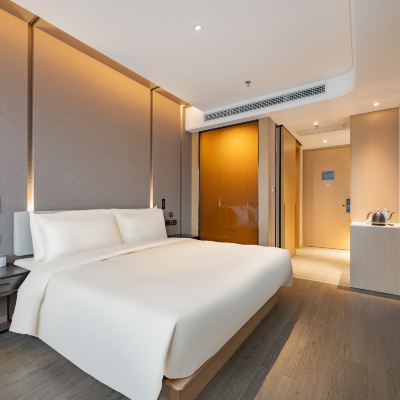 高級大床房（小冰箱+65寸高清投屏） 上海新國際博覽中心楊高南路地鐵站亞朵飯店優惠