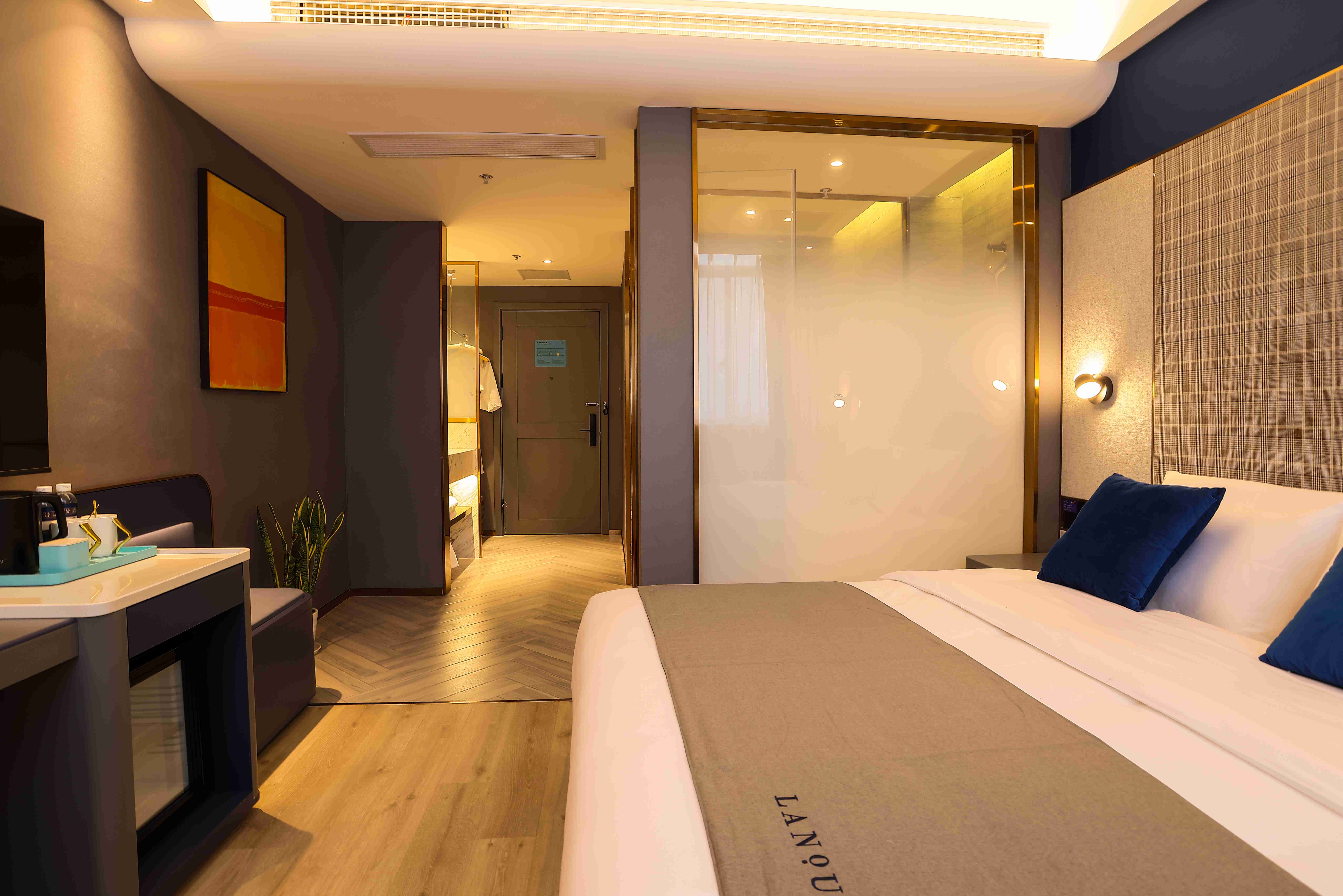 兰艺大床房（全屋智能语音控制+小冰箱）