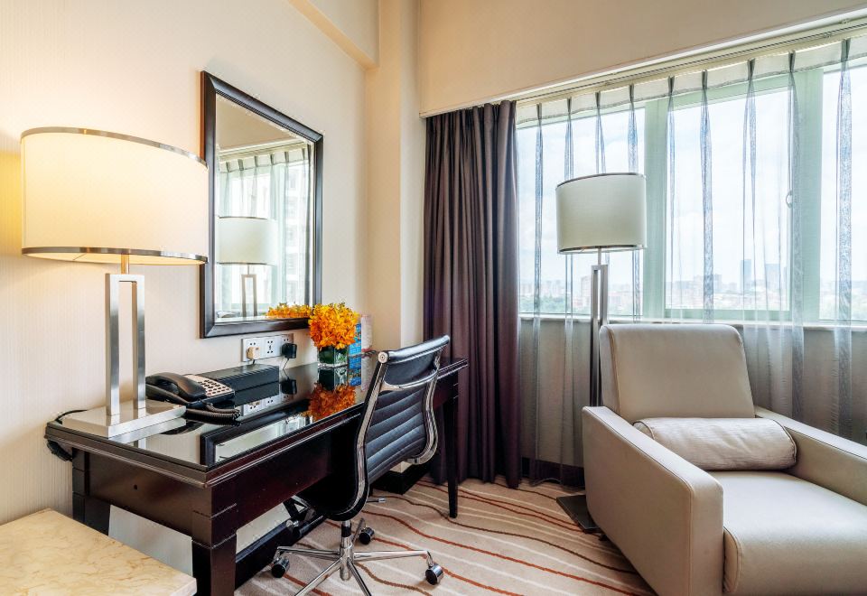 豪华湖景大床房