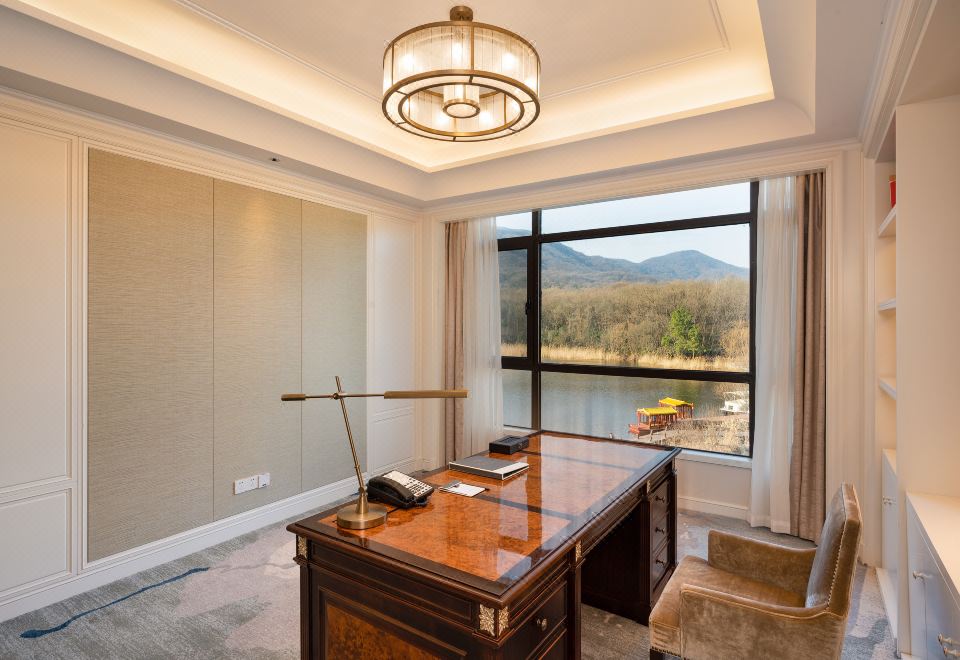 鐘山樓·鐘山套房 -飽覽湖光山色