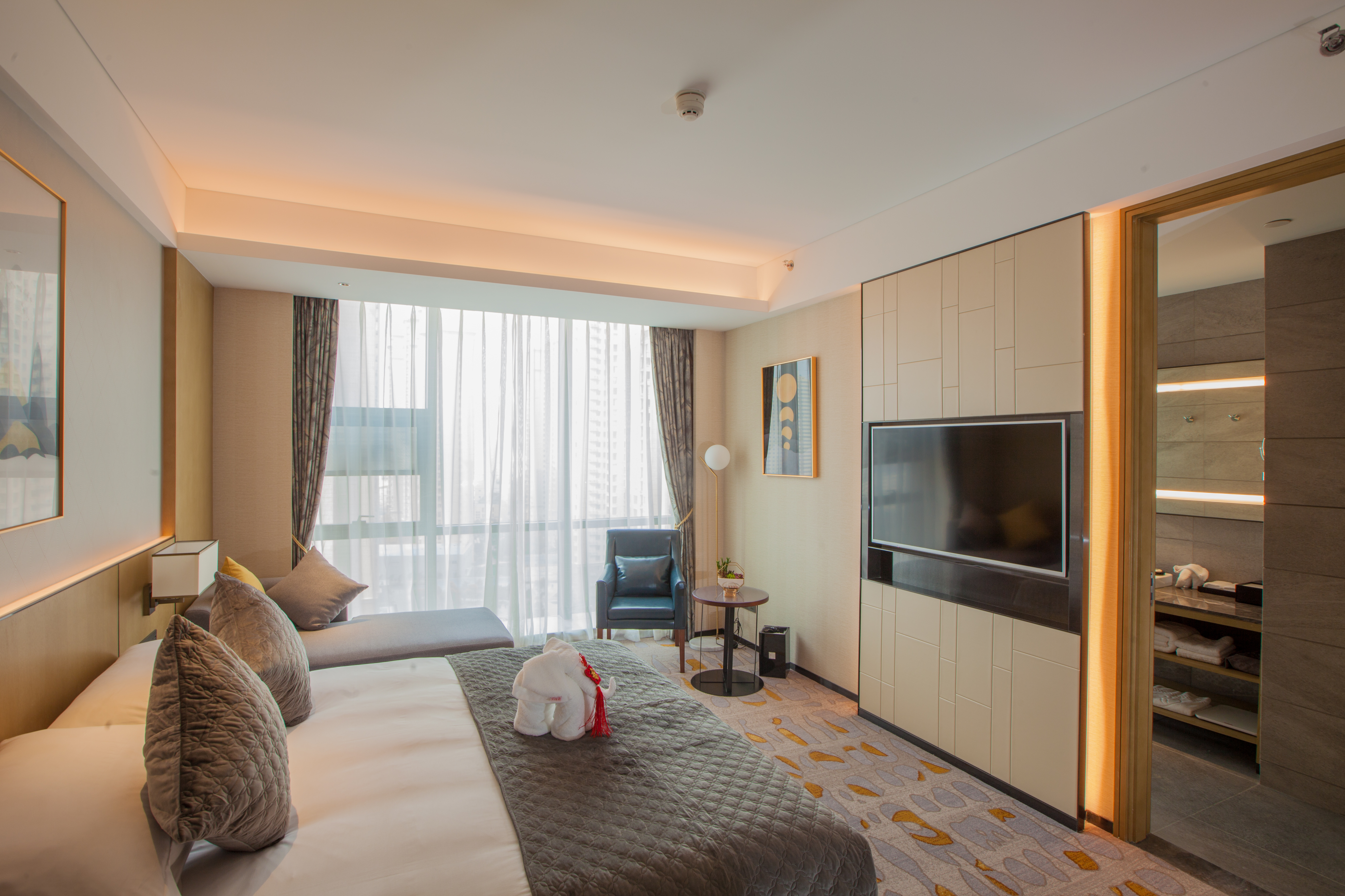 高级豪华大床房（花园景观+80支贡缎床品+金可儿床垫）