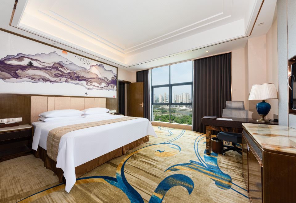 Venus Suite (High-Rise Night View Of Yong City + Business Reception + Separate Office Area)