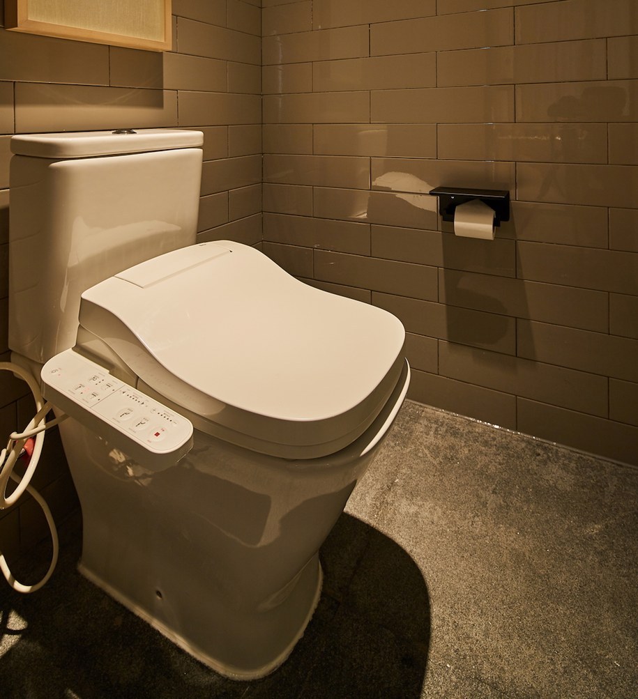 Yiman Hotel (Suzhou Guanqianjie Pingjiang Road Scenic Area)民国大床房（智能声控+小冰箱+乐家衞浴）