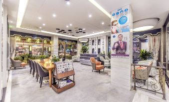 A centrally located restaurant in the hotel lobby features tables, chairs, and other furniture at Jinhao International Hotel