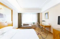 Vienna Hotel (Bazhou Yijin South Road High-speed Railway Station)