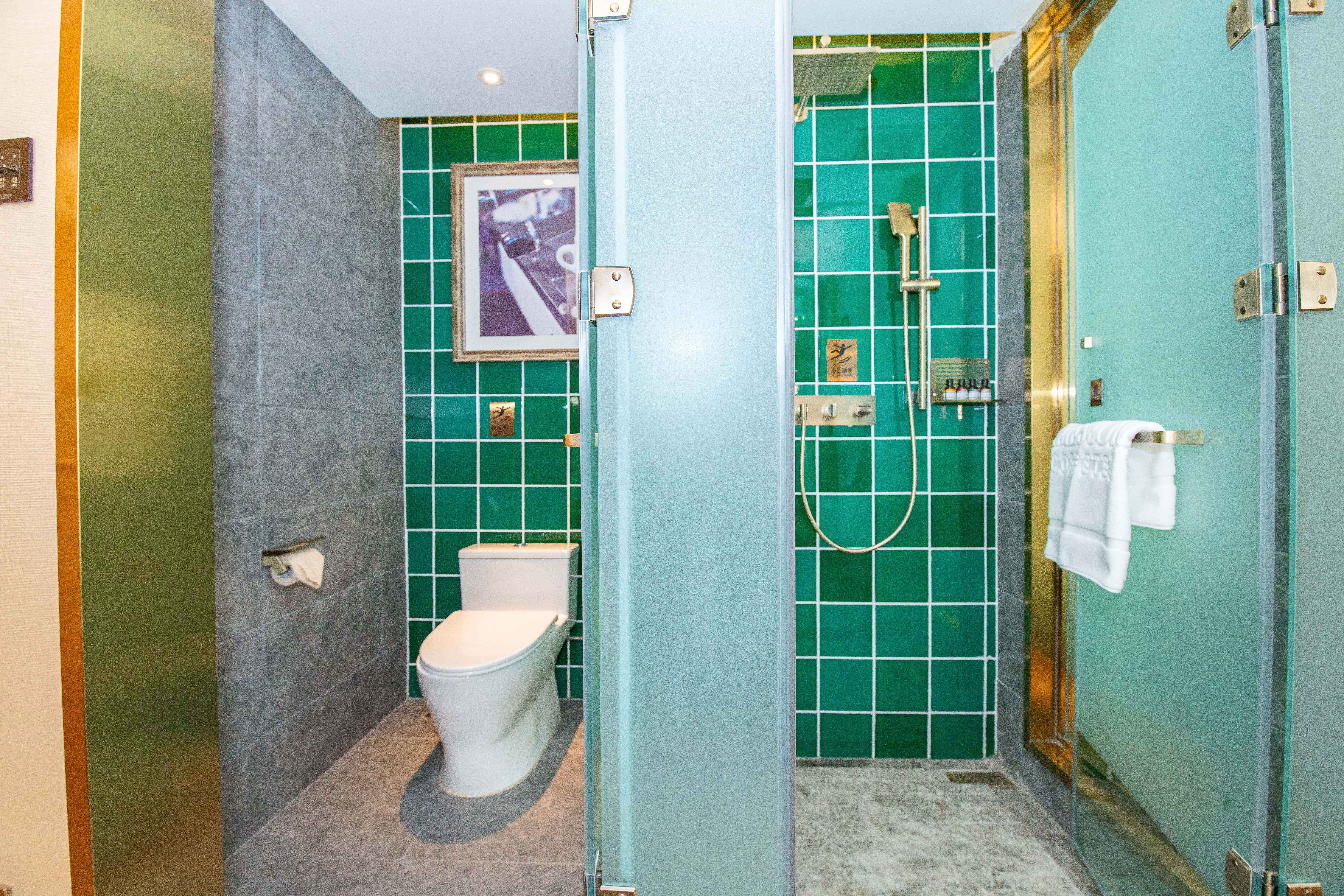 啡凡双人房+投屏电视+深睡床垫