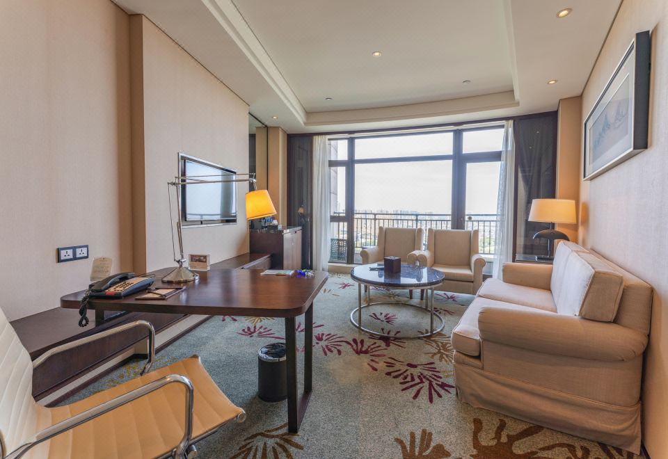Executive Lake-view Suite