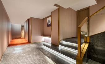 The ground floor has a room with large windows and an attached dining area where the stairs are located at Yishang PLUS（Guangzhou Beijing Road Pedestrian Street）