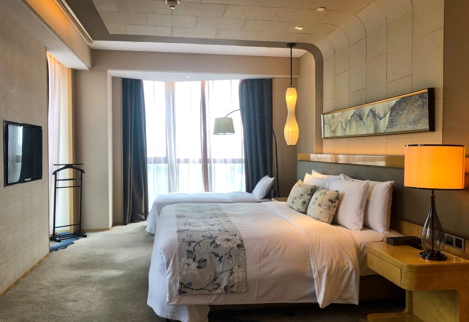 家庭親子套房（步入式衣帽間+獨立客廳）