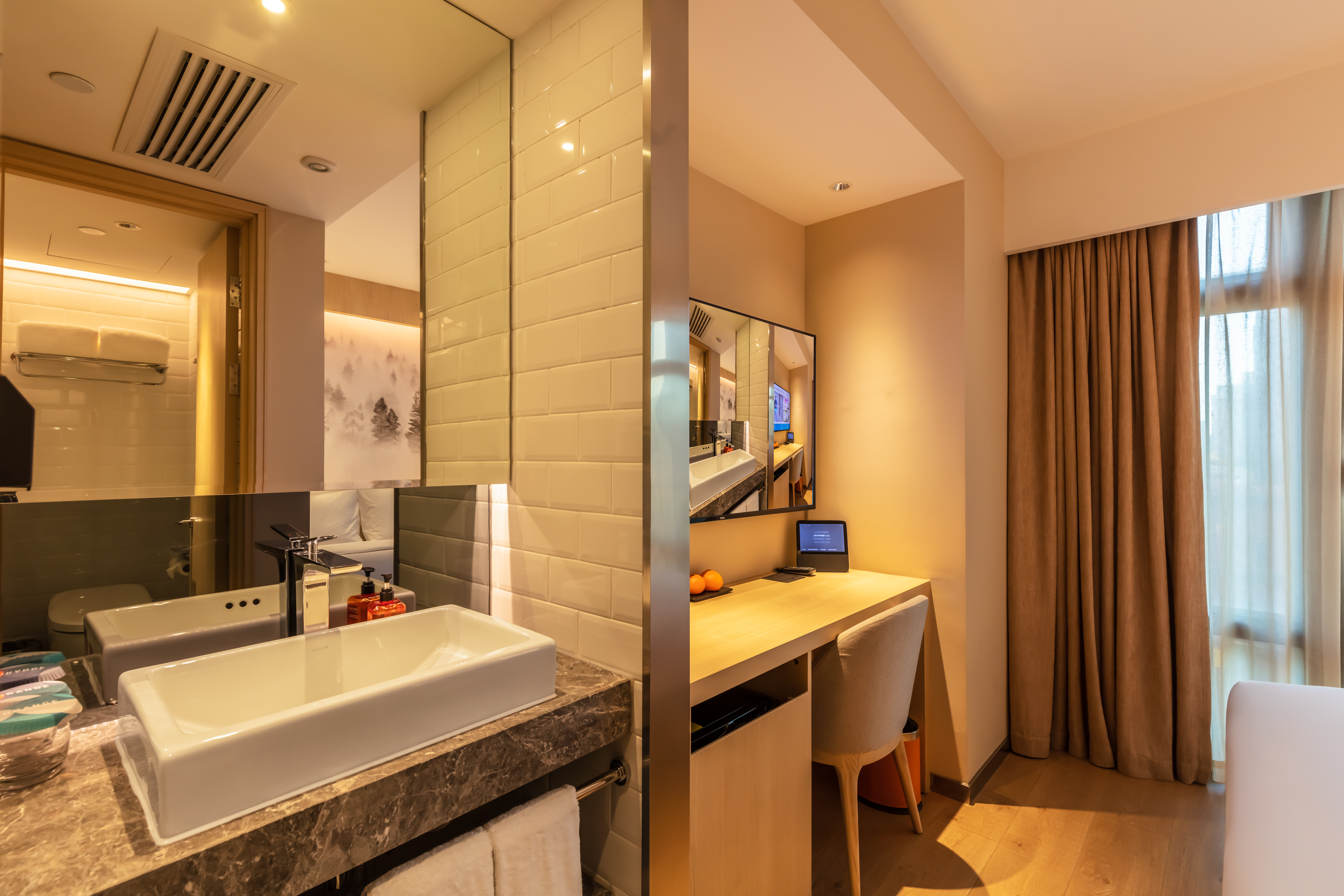 大床房+金可儿床垫+智能客控+迷你冰箱+电视投屏