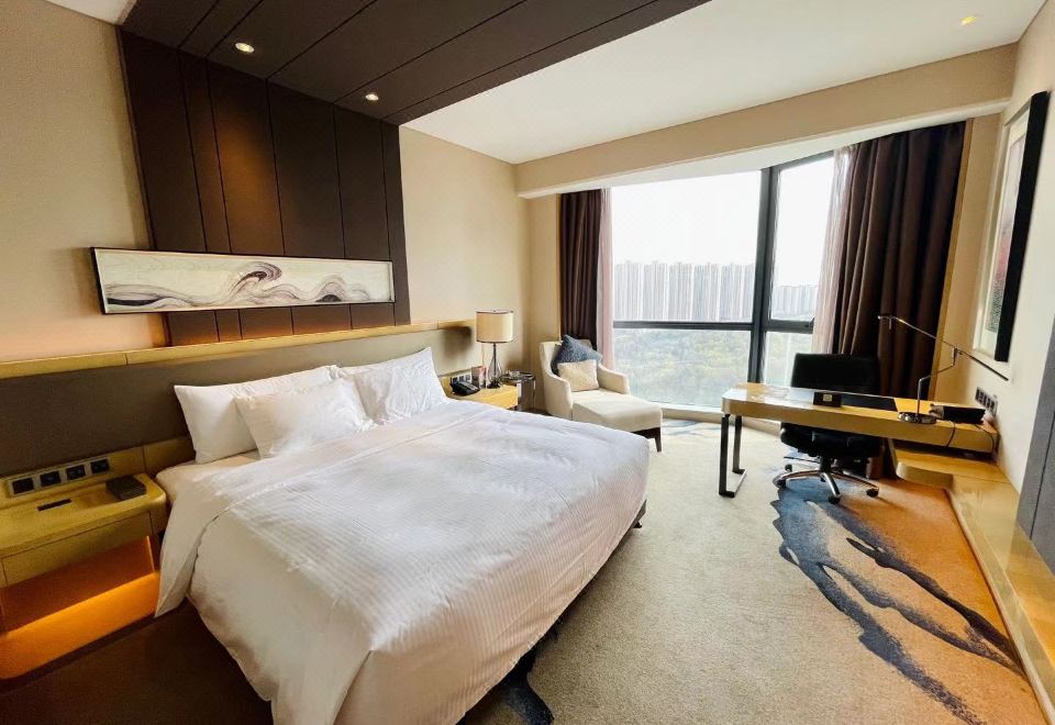 行政豪華大床房（城央C位景觀房+高樓層）