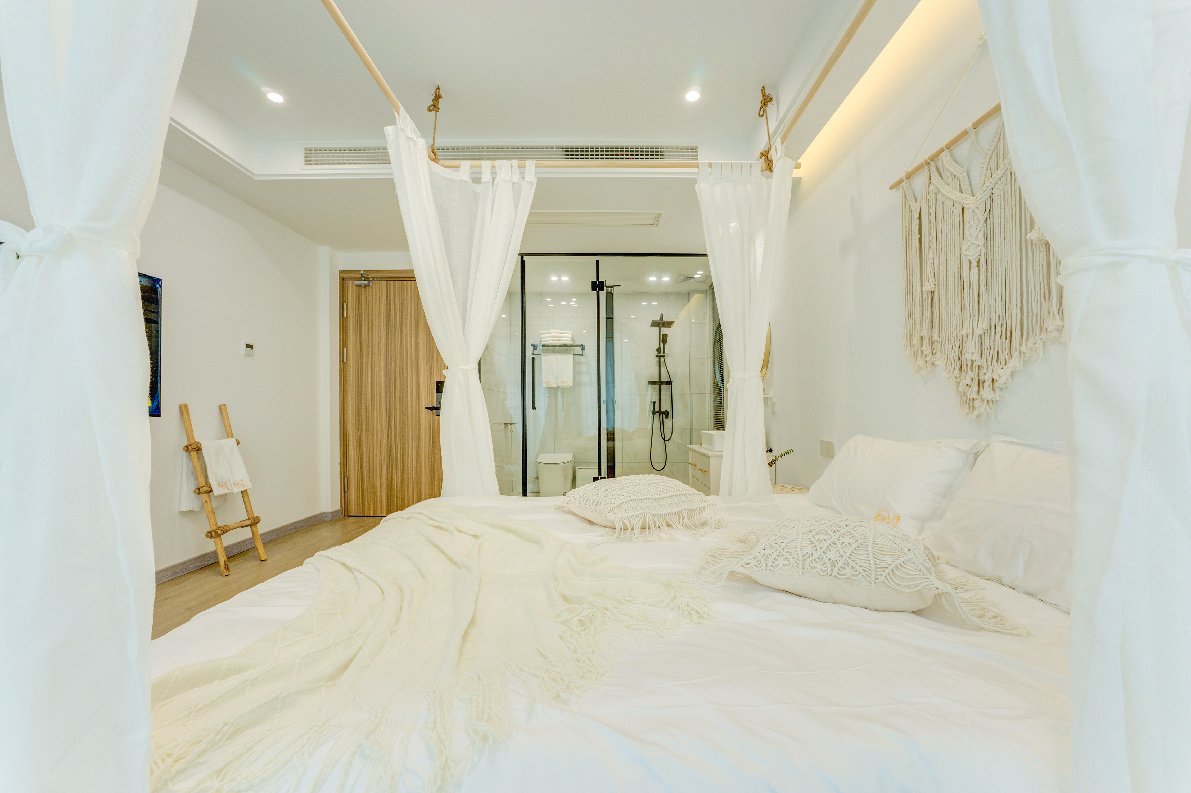 慕白-浪漫婚纱大床房