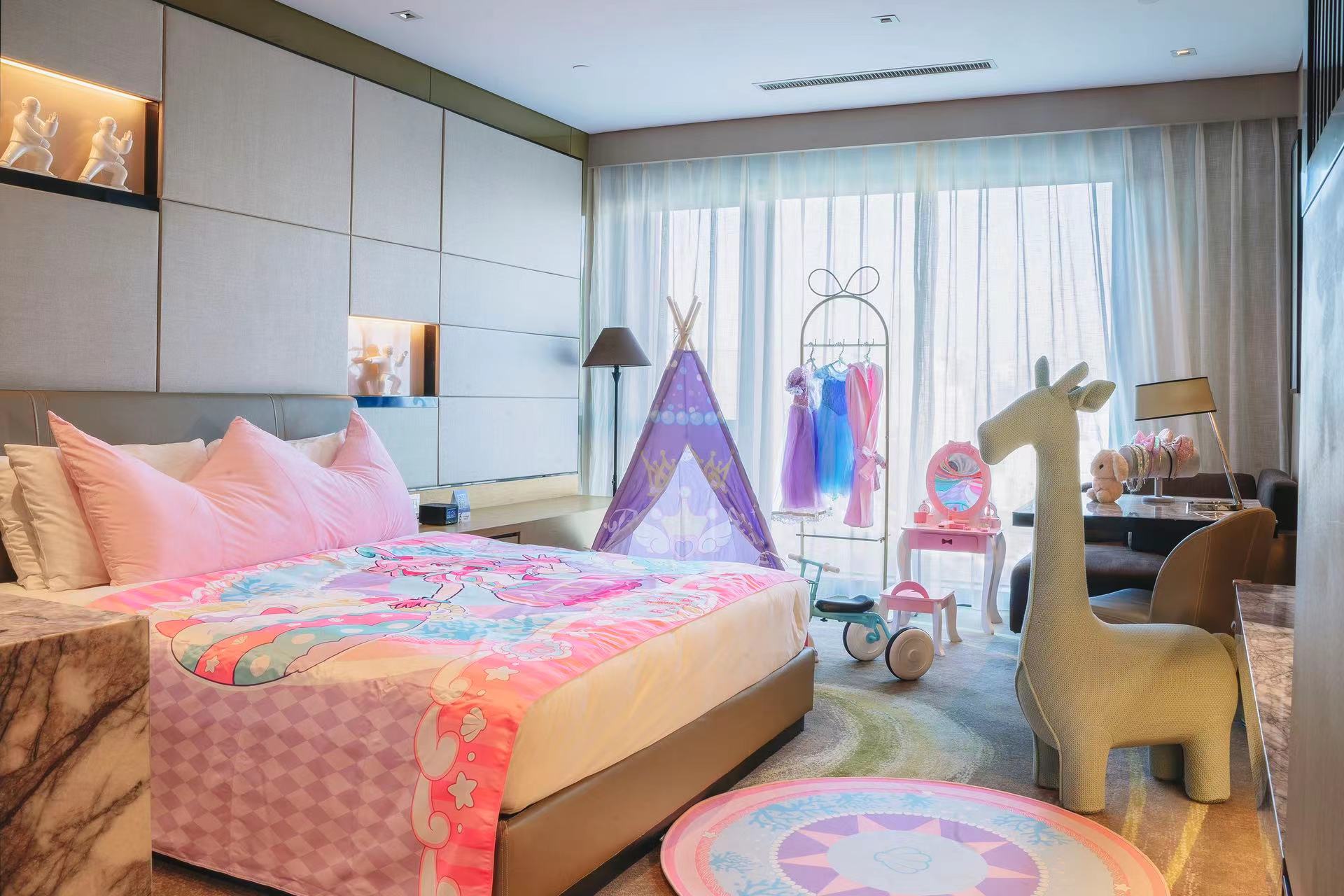 巴啦啦小魔仙主題大床房