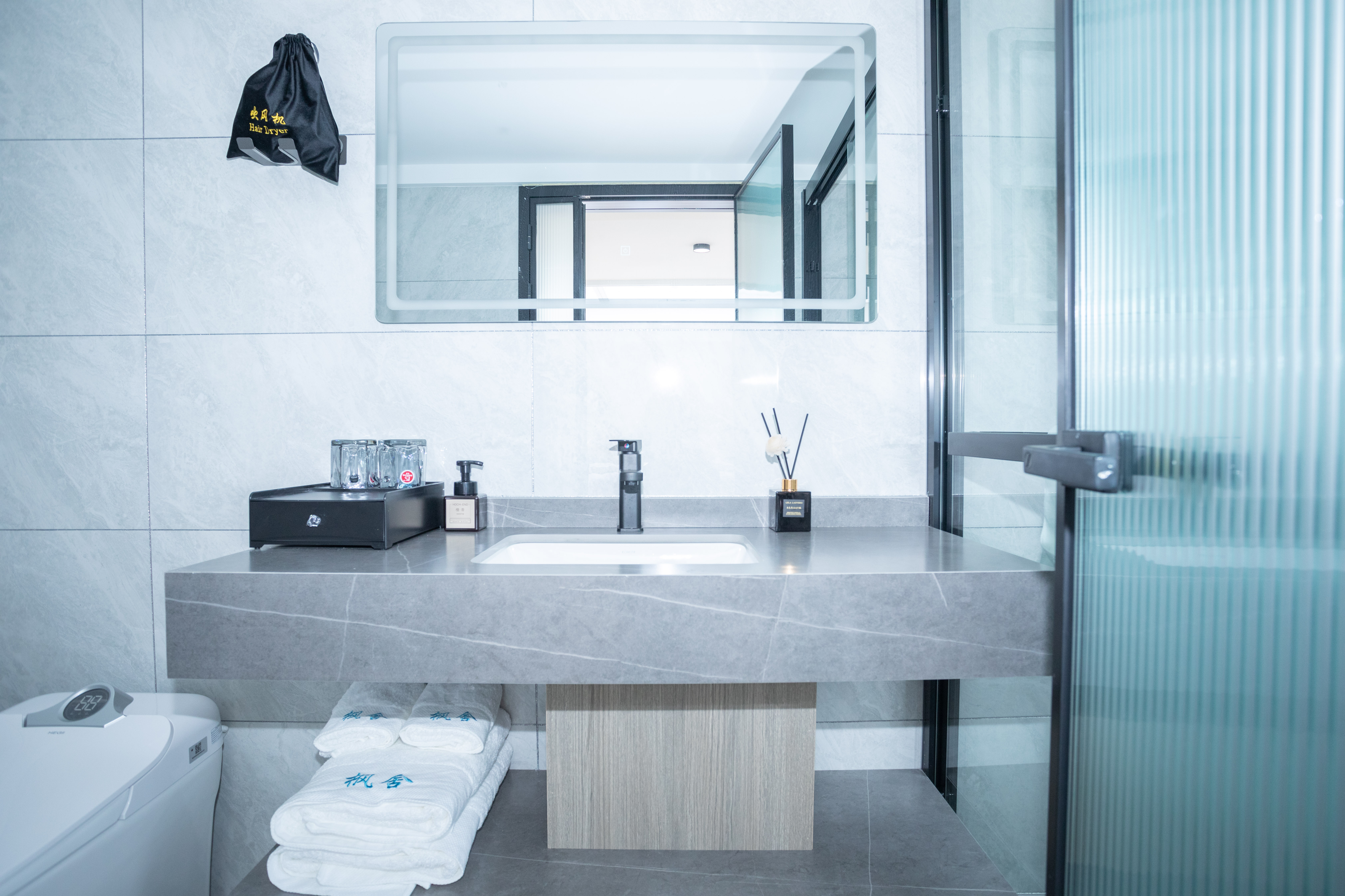 清风·星空情侣房『智能马桶+乳胶床垫+移动电视』