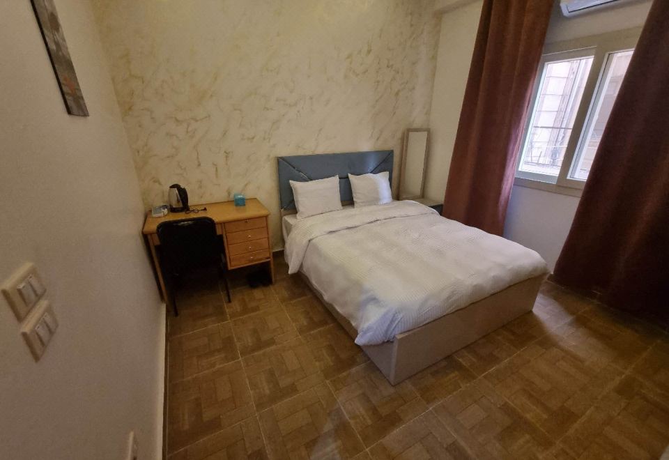 經濟型雙人大床房（公共衞生間）