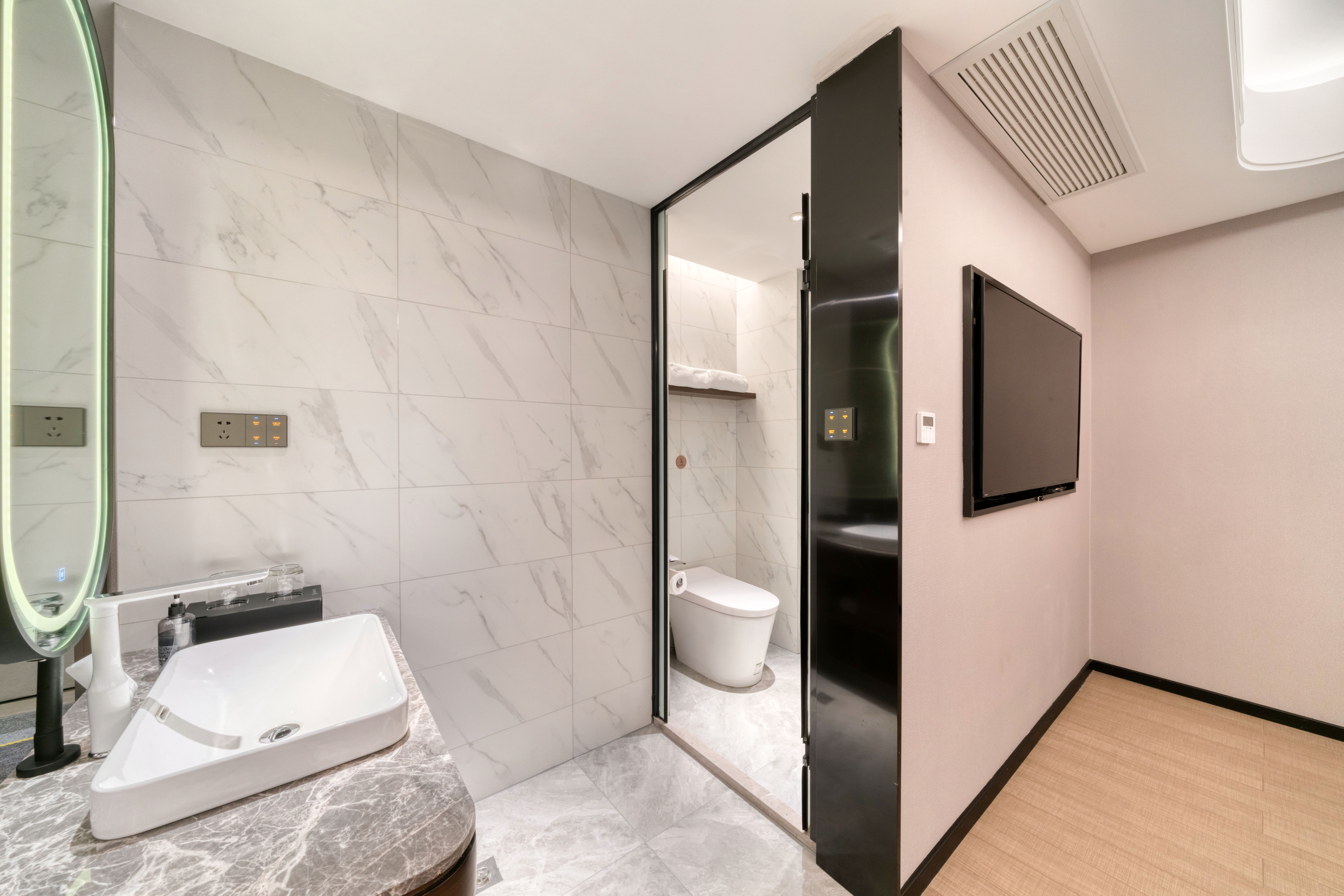 特色大床房（莱芬吹风机+智能小度）