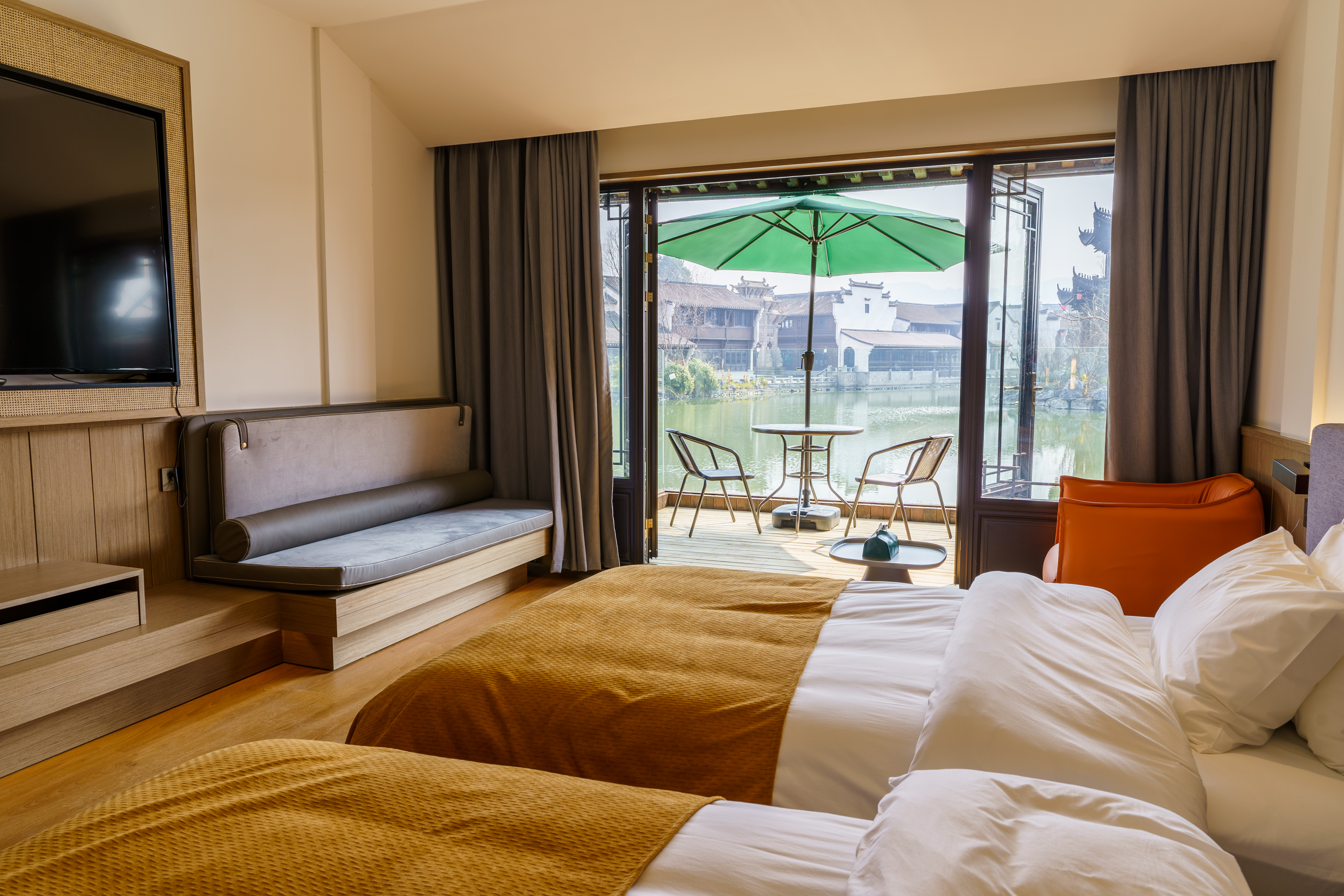 河面之上阳台房