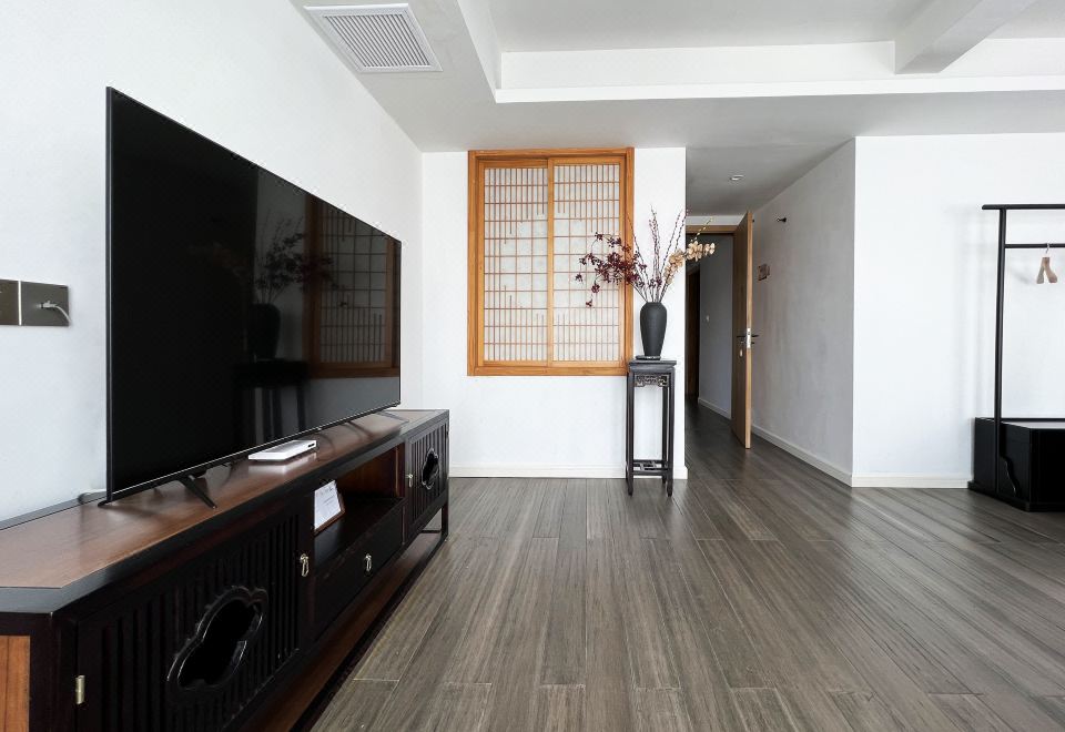 Qixia Light Luxury Double Bed Room