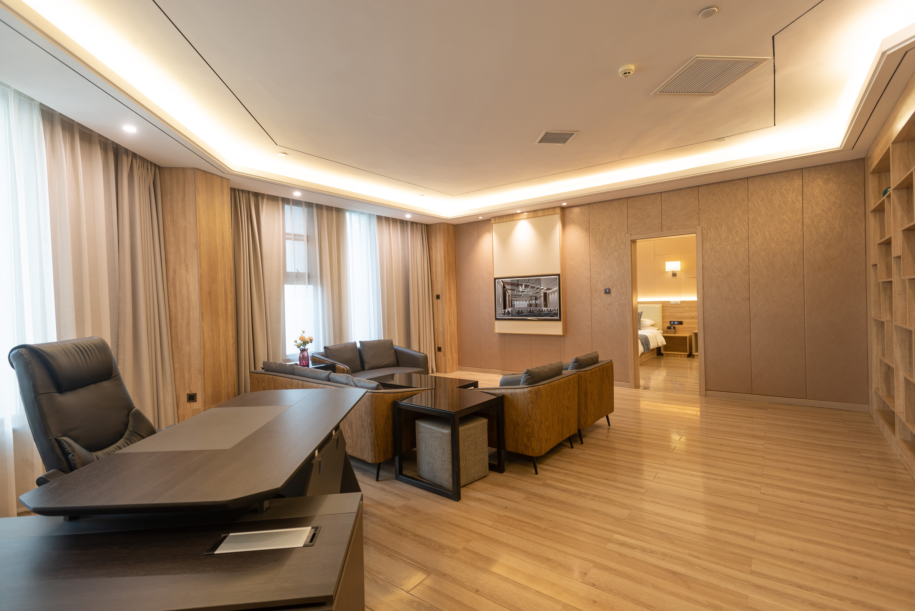 套房（超大会客厅＋静雅阳光落地窗＋双衞）