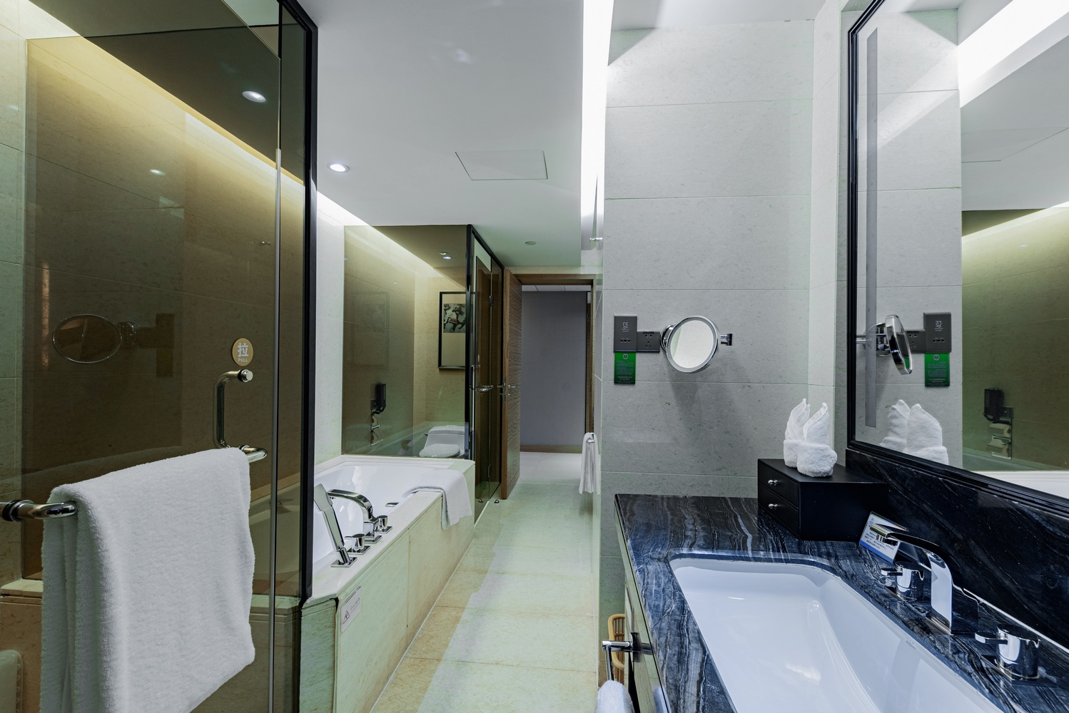 Shenzhen YANGBANGLANGYUE International HotelLang Yue Queen Suite