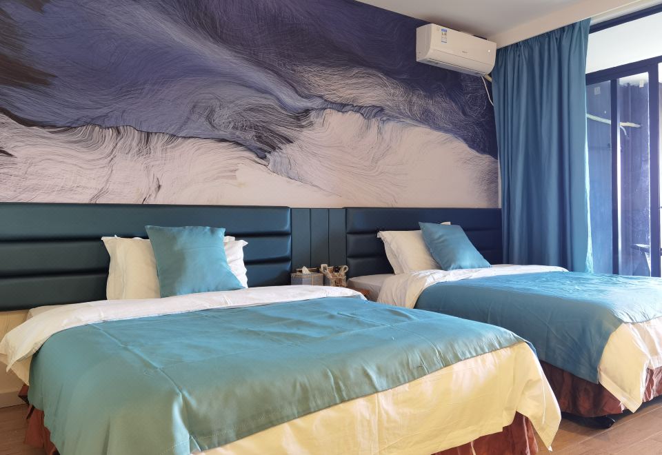 Yuehai Resort in Shanwei Family Friendly Family Room