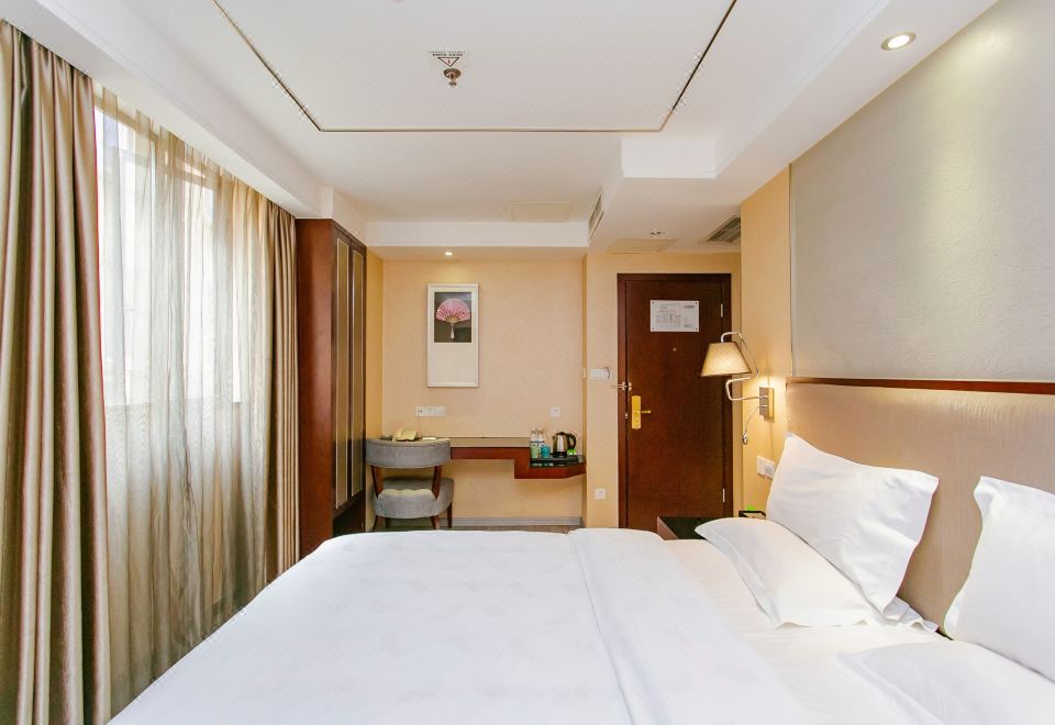 Phoenix Regalia Hotel (Chengdu Chunxi Road Taikoo Li Store)Supreme Queen Room