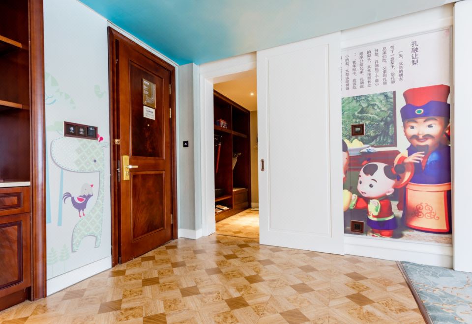 行政温馨家庭房