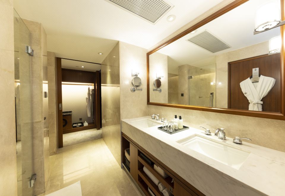 The L'Hermitage Hotel ShenzhenSuperior 2-bed Room