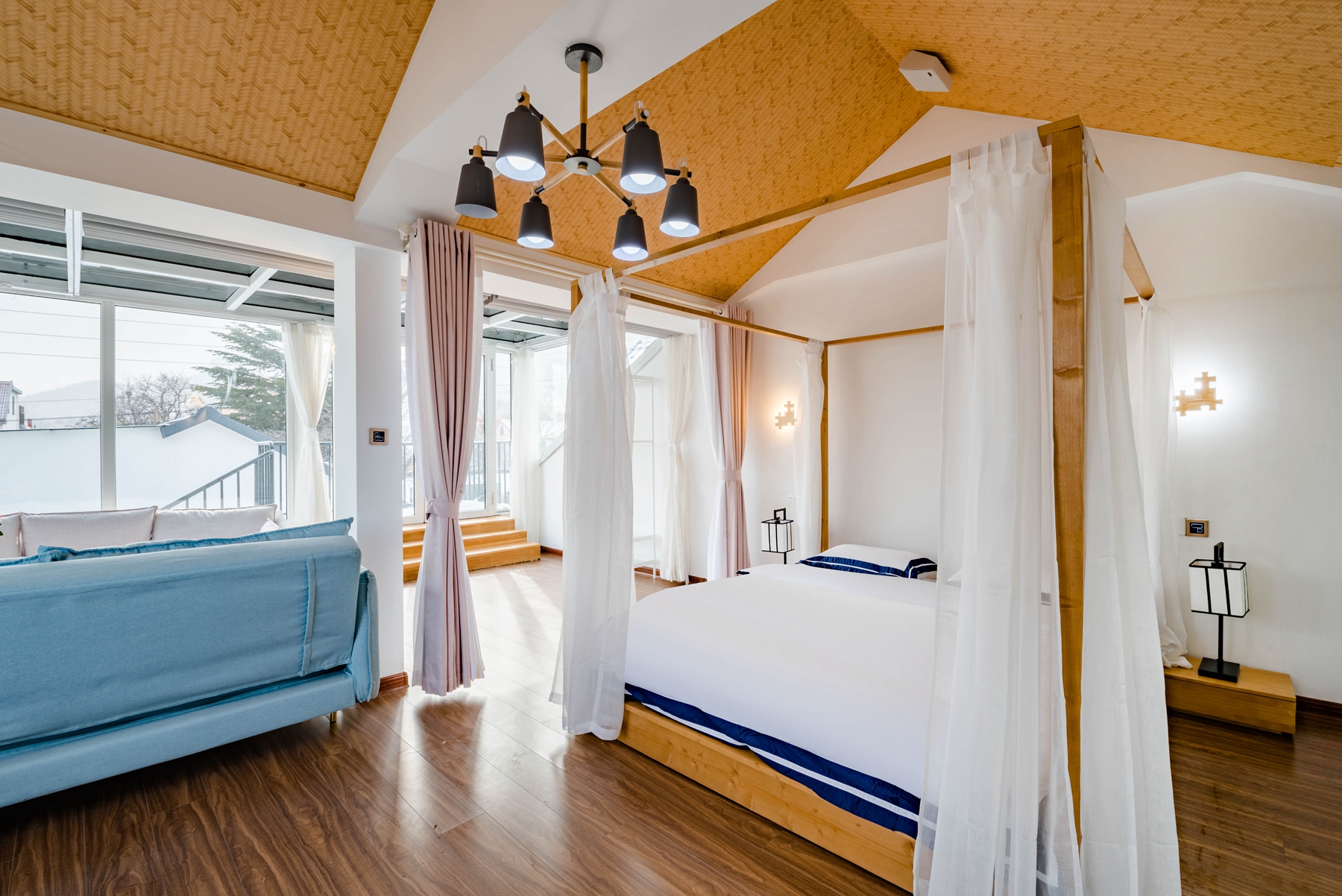 观山望海全景大床房（私享露台+轻纱帷幔+超大沙发）