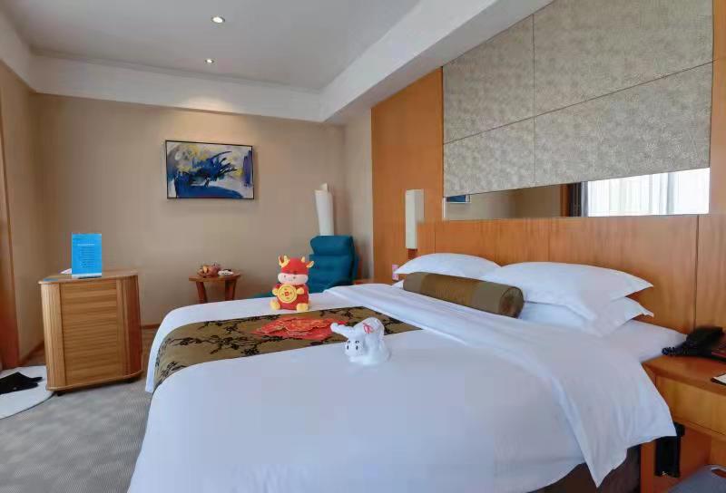 行政湖景大床房