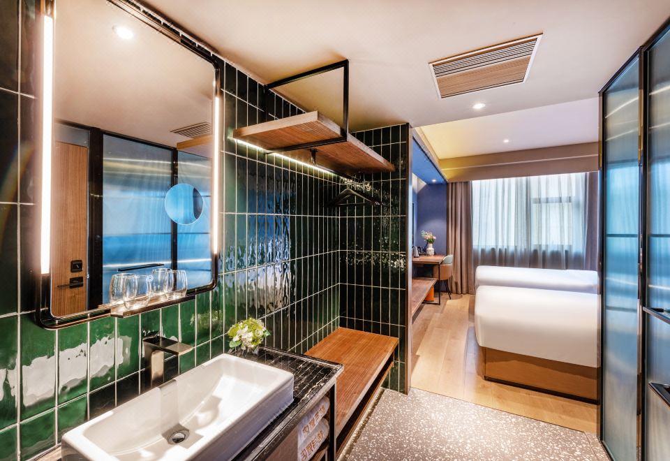 亲子房（智能客控+投屏电视+智能马桶）