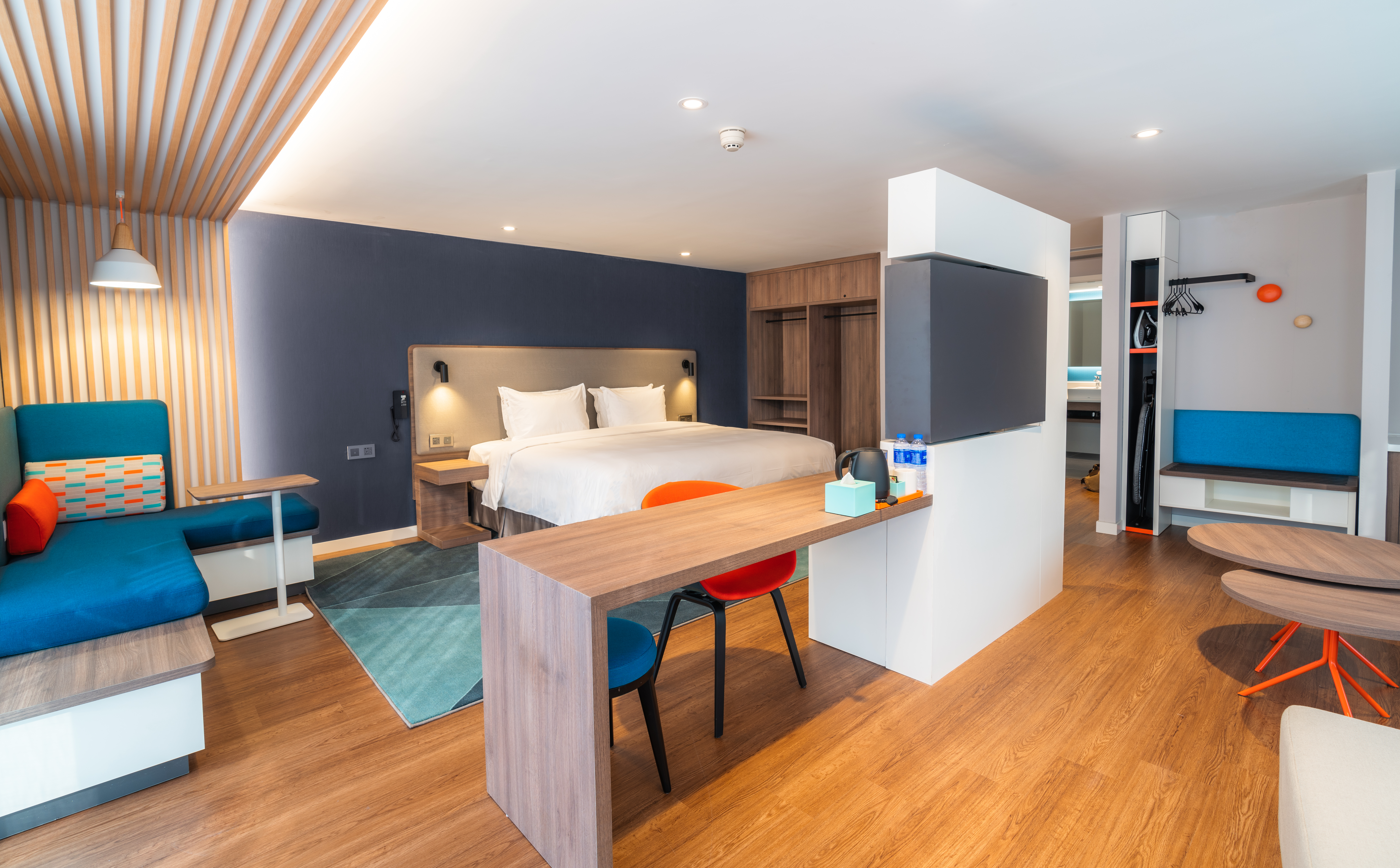 智選商務套房（旋轉電視+全景落地窗）