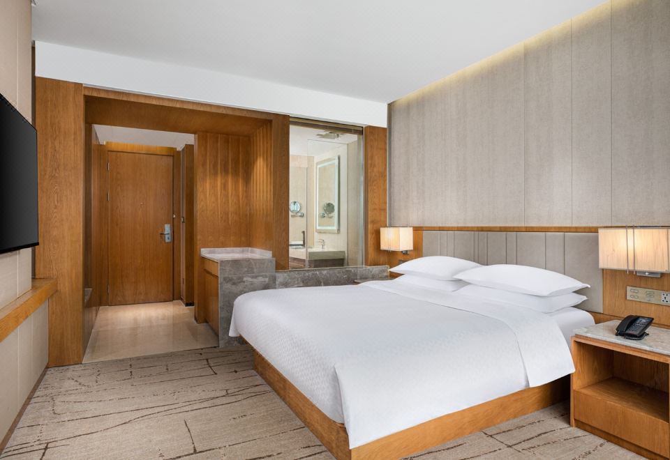 Four Points by Sheraton Shanghai KangqiaoDeluxe Double Room