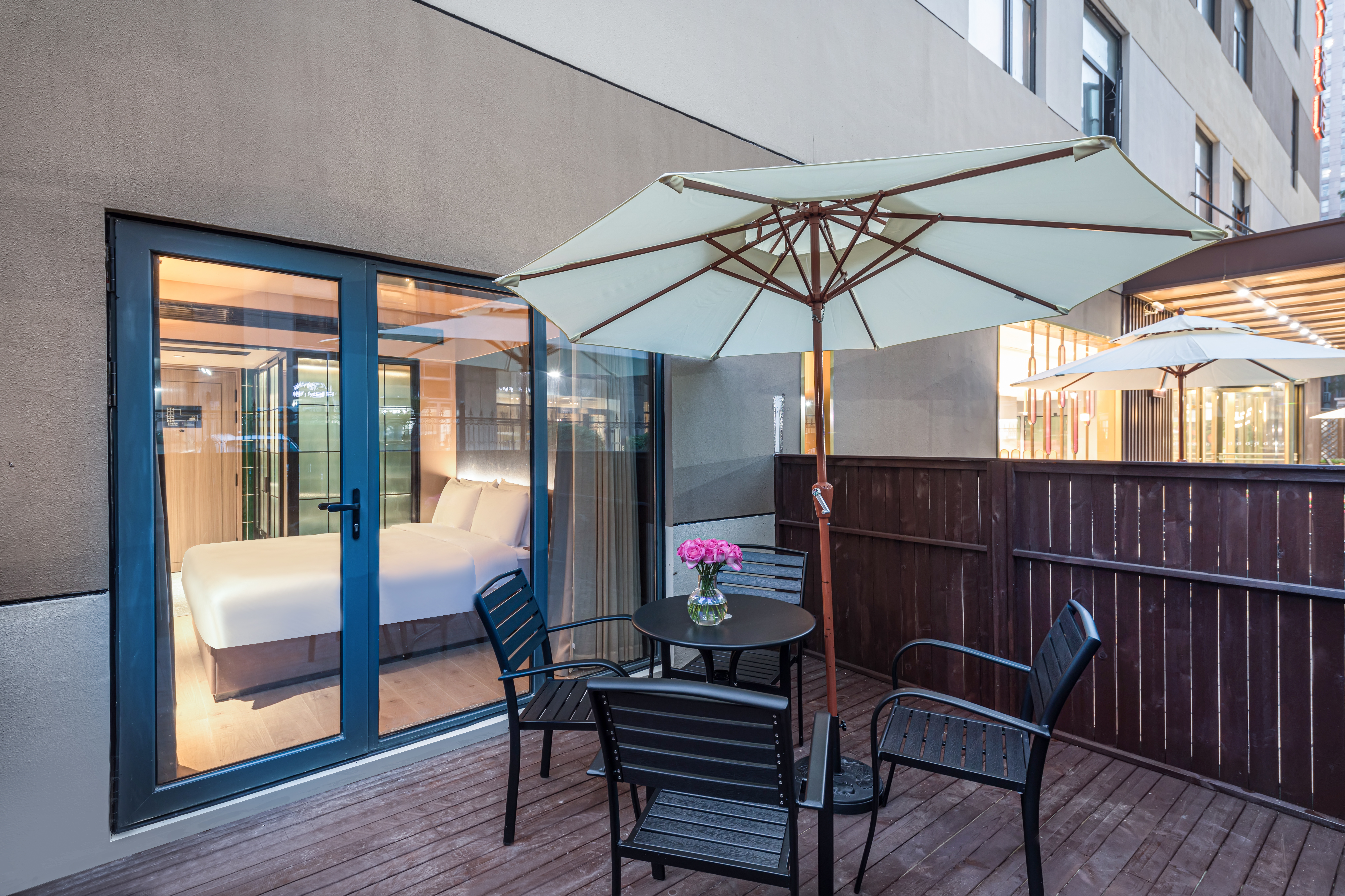 精选大床房（智能客控+KINGKOIL床垫+迷你冰箱）