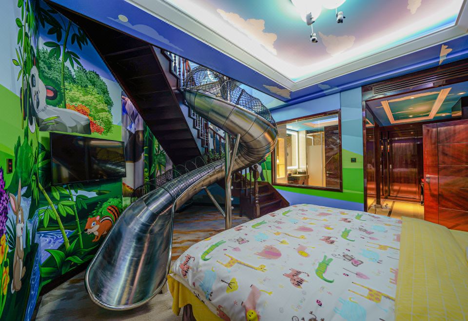 Zhaolin Grand Hotel BeijingHappy Panda Duplex Suite