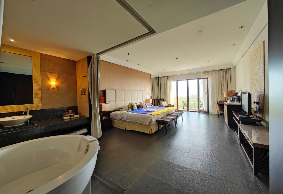 小熊尼奥AR魔法屋（圆形浴缸+扭扭车+滑梯）