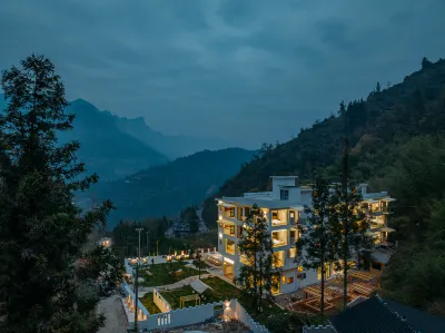 Enshi Grand Canyon Yunyin Tangquan Shanju (Visitor Center Branch) Hotel di 