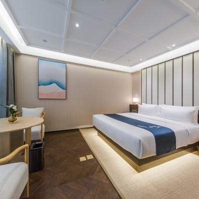 萃逸大床房（全屋智能小度+景觀+冰箱+電視投屏+柔軟浴袍） 建國鉑萃飯店（北京環球度假區店）優惠