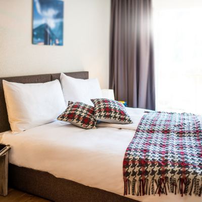One-Bedroom Apartment Peaks Place Promo Code