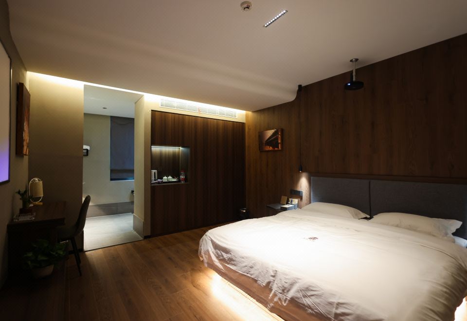 Yingzhu Lane · Boutique King Room - (Giant Screen Projection+Smart Home)