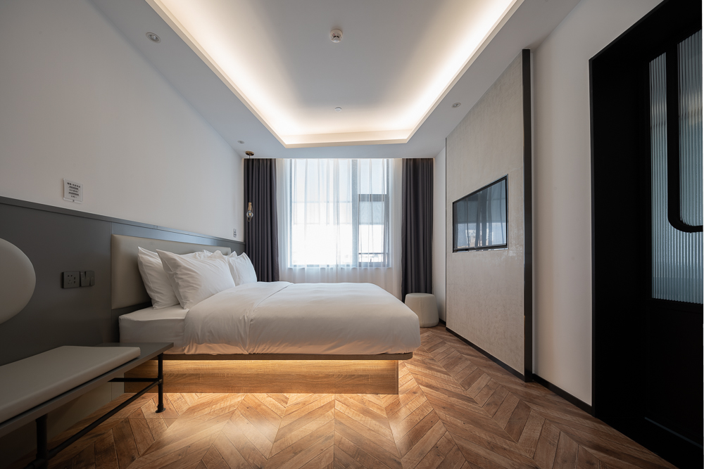 安舍城央菁英大床房-高速吹風機+以色列AHAVA精粹洗護