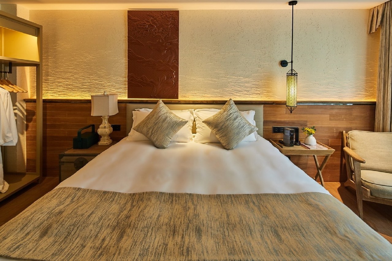 Yiman Hotel (Suzhou Guanqianjie Pingjiang Road Scenic Area)临河豪华大床房（智能声控+小冰箱+乐家泡澡大浴缸）