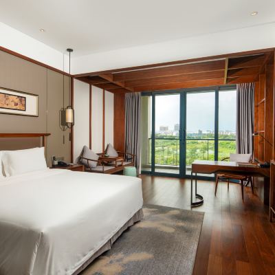 高級大床房（落地窗帶獨立陽台） 深圳坪山格蘭雲天國際酒店優惠
